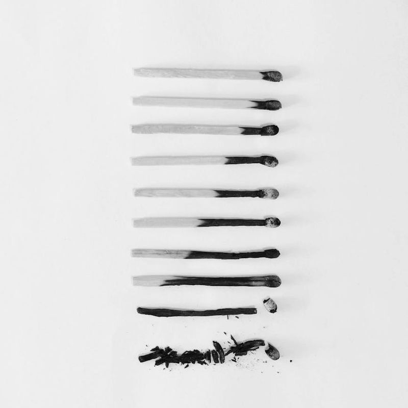 Symbolic image of transformation from stiff to flexible.